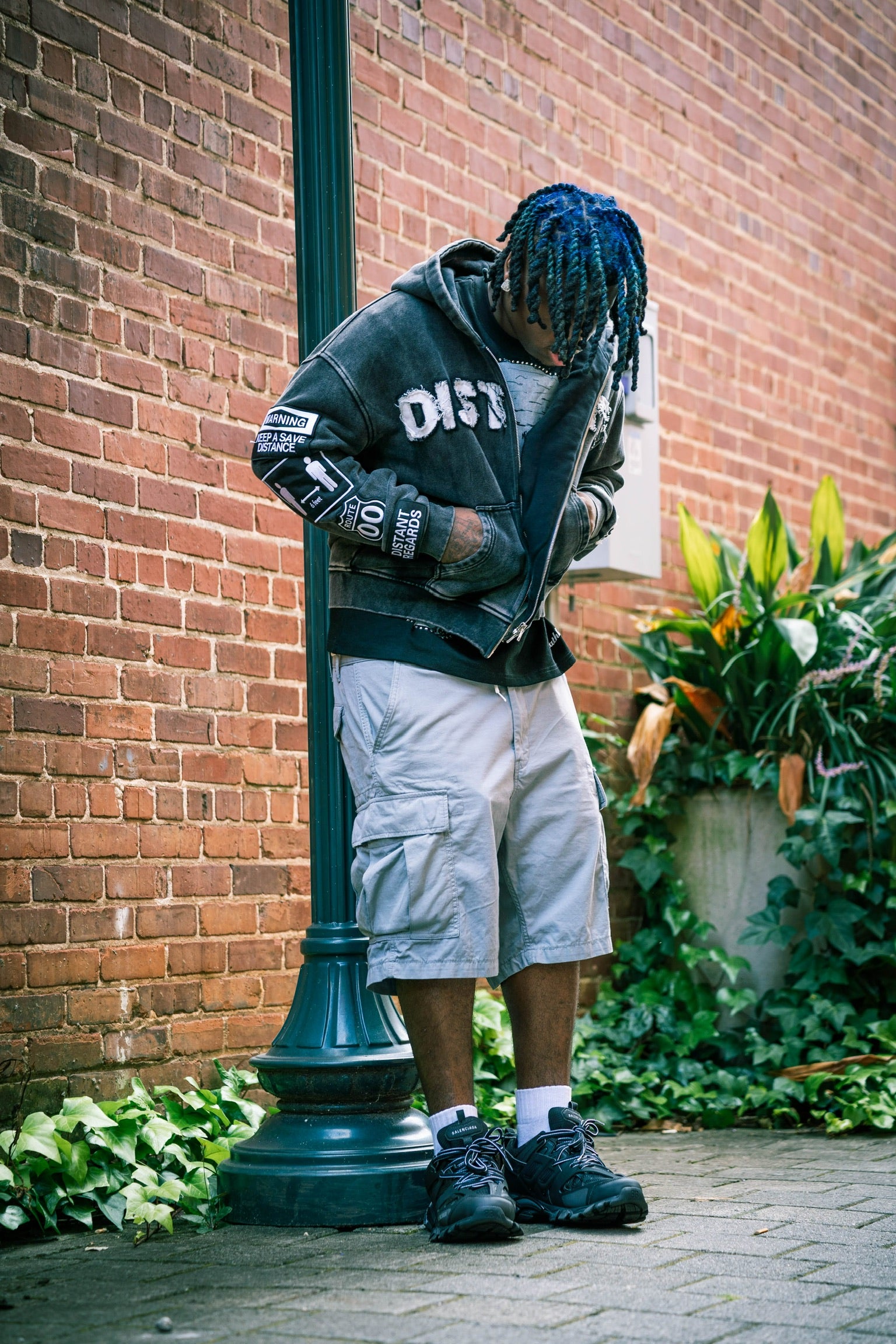 BLACK DISTANT HOODIE