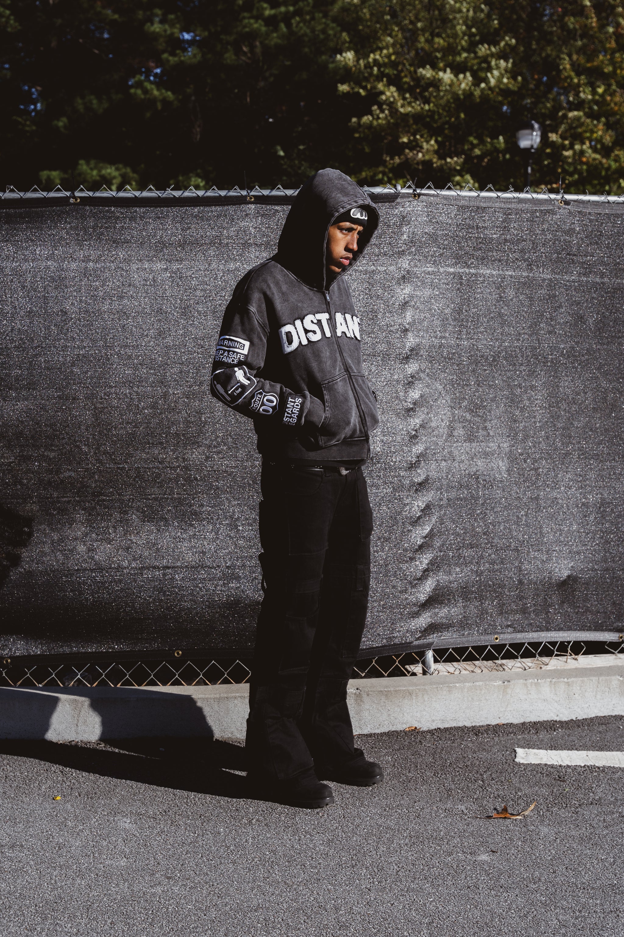 BLACK DISTANT HOODIE