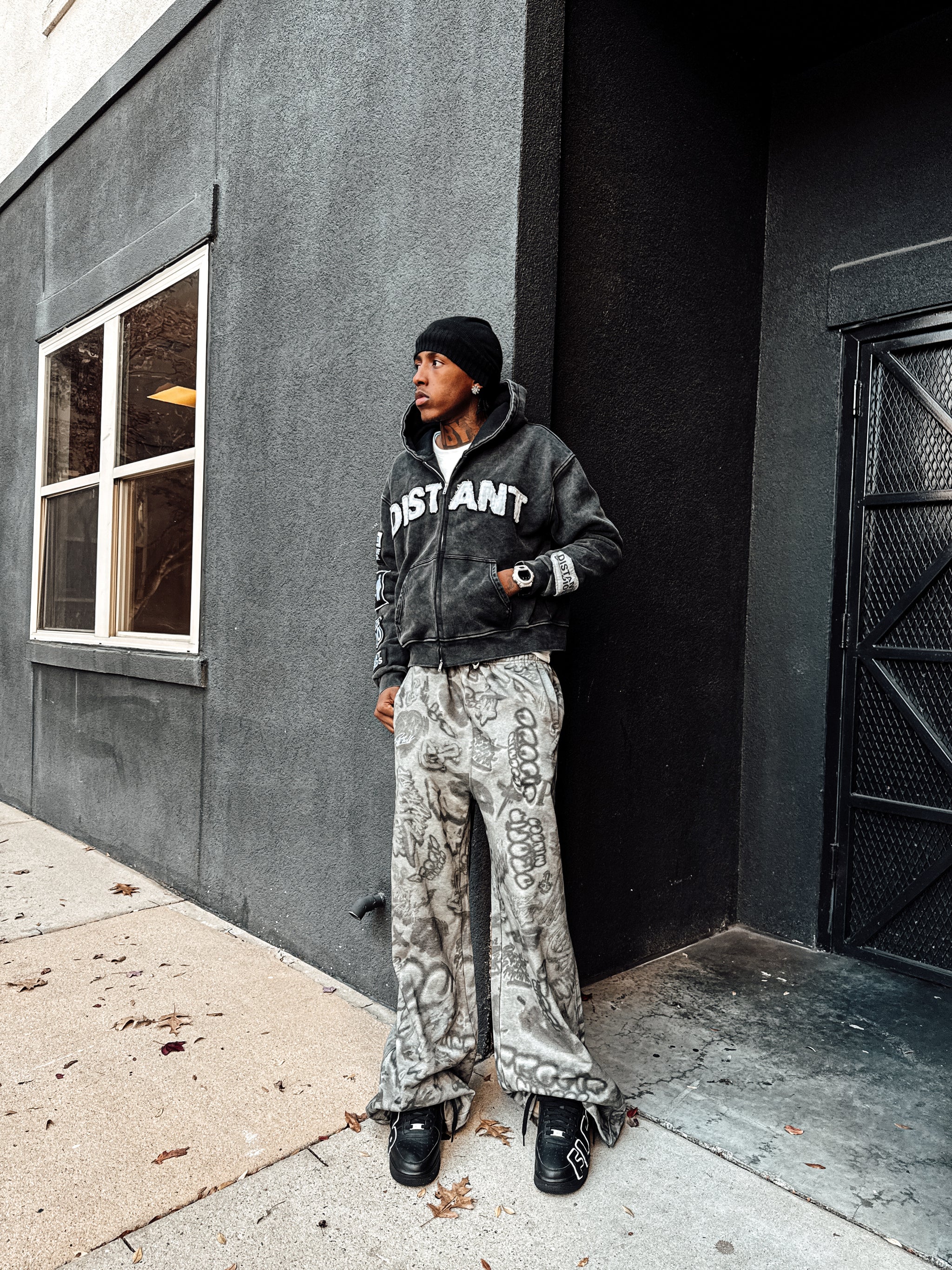BLACK DISTANT HOODIE