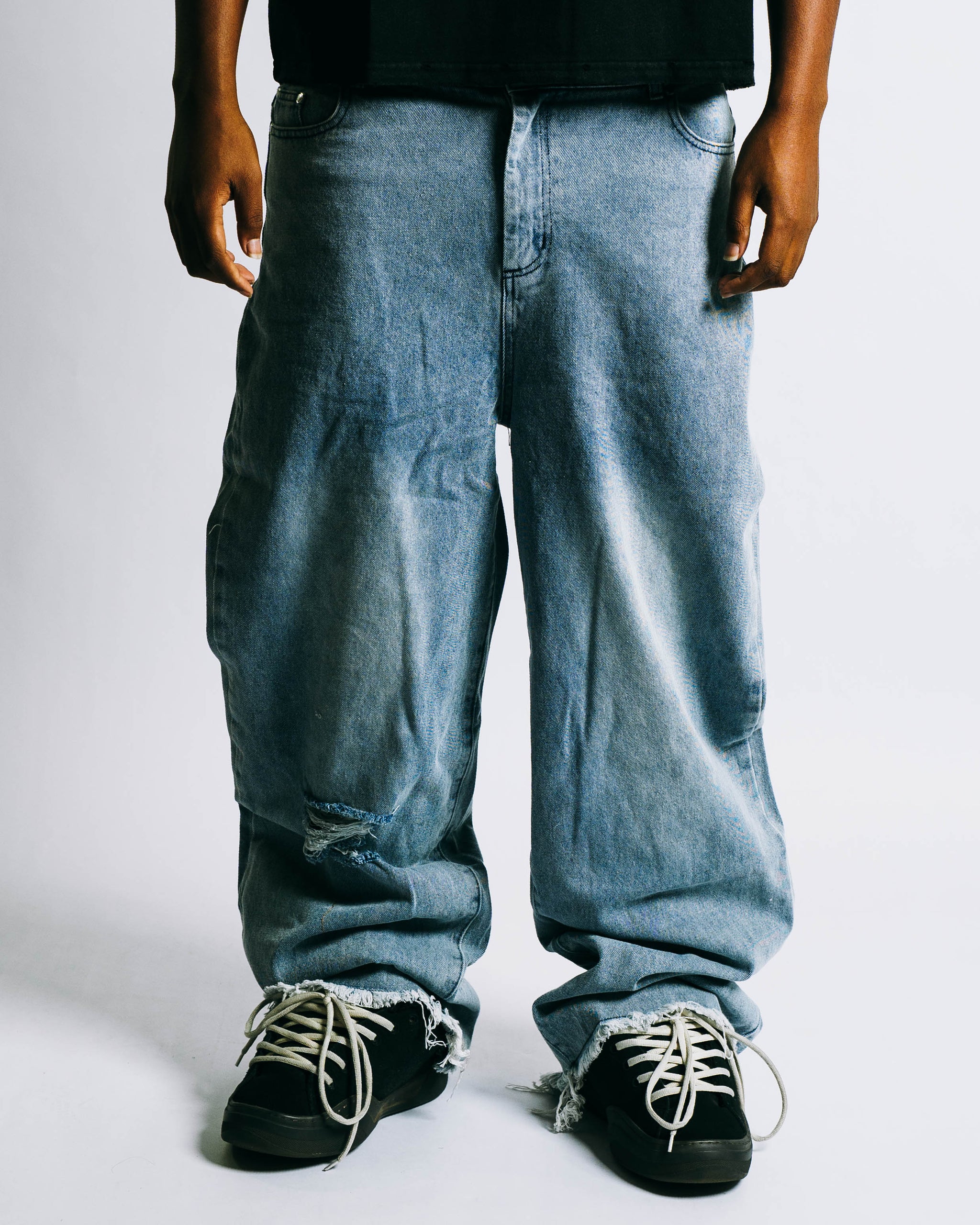 BLUE ESSENTIAL JEANS